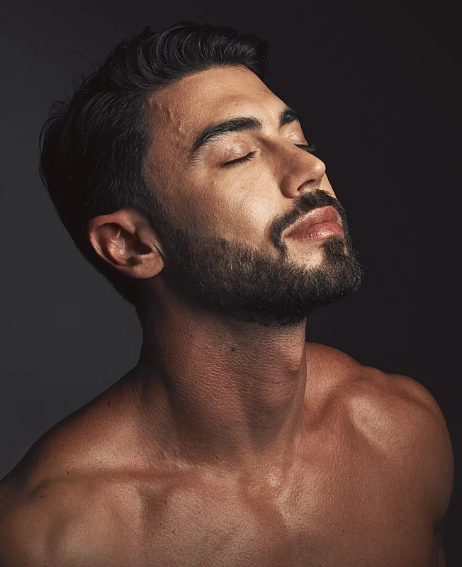 Pánský kosmetický salon Pardubice - skincare-face-and-man-with-beauty-dermatology-and-detox-for-wellness-luxury-and-cosmetics-on-stu-e1743467423753.webp